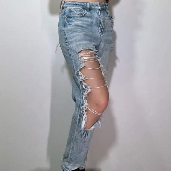 AE Distressed Mom Jean. - Picture 3 of 16